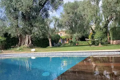 Image de maison de charme piscine au sel, oliviers centenaires (4 grands lits 2 Sdb 3wc)