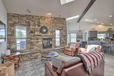 Image de Modern Flagstaff Home: Deck, Patio + Fire Pit