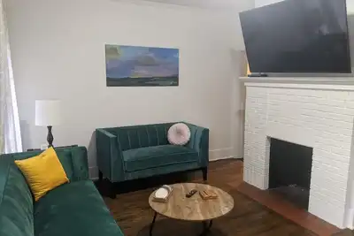 Image de Quaint two-bedroom Duplex minutes from Forsyth