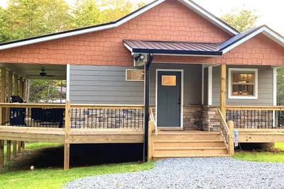 Image de Peaceful Modern Easy Access Murphy Cabin w/FiberOptic