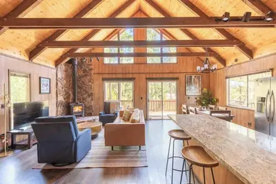 Image de A-Frame Arnold Cabin in Blue Lake Springs, pool, 2 lakes
