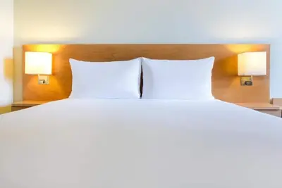 Image de Standard Room Near Westzone Supermarket Rigga By Luxury Bookings