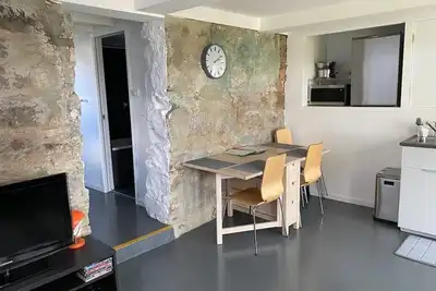 Image de \"The Cave\" West Hobart: eco friendly apartment 🌈 🌱 🏳️⚧️
