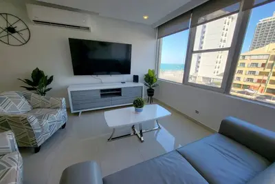 Image de Lovely Ashford Avenue Condo
