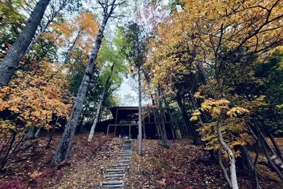 Image de Little Lake Escape! Hot tub, pool table, 5 Bedroom Lake Front w/kayaks!