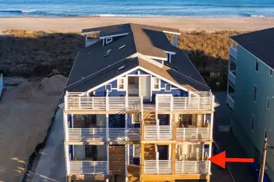 Image de #6 Sunset Harbor Views w/ Beach Access on Cb!