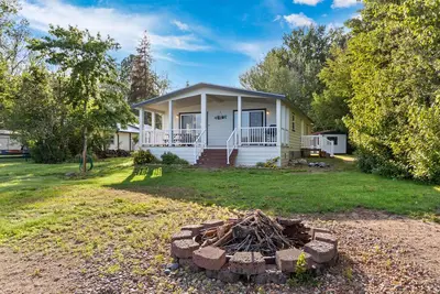 Image de Private waterfront home with a firepit, deck, W\/D, and WiFi - pretty lake views