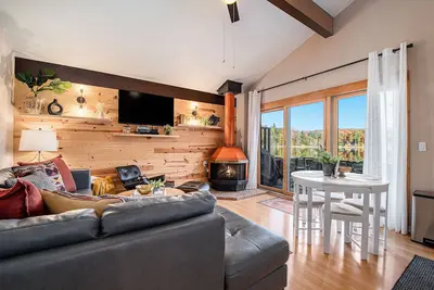 Image de Lakefront 3 Bedroom Townhome - Fall colors and Quaint Towns - Sleeps 8