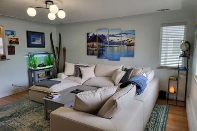 Image de Newly Renovated & Centrally Located