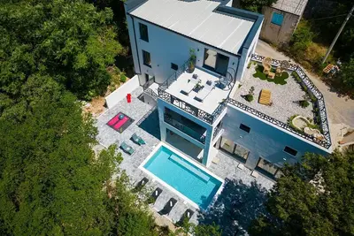 Image de Villa with a pool and spa