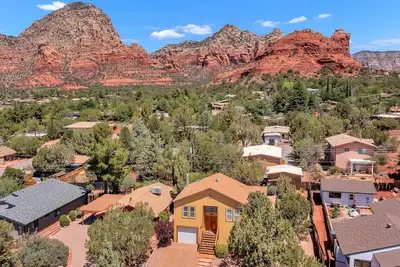 Image de Sedona Sanborn Retreat: A spacious 3-bedroom home with stunning Red Rock views in West Sedona.