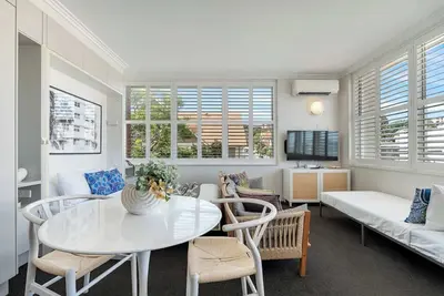 Image de Getawayz Nsw - Bay Court Ii -Spacious Waterside Studio next to Hayes Beach, Cafes & Ferry!