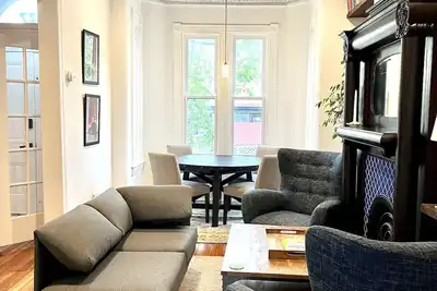 Image de Elegant, Historic Townhouse in Heart of Dc