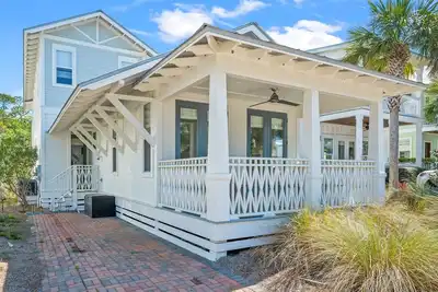 Image de Spacious Newer Home, Beautifully Decorated - 3 bikes & Tram Service - `Blue Crab Beach House`
