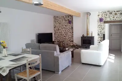 Image de Maison  entièrement restaurée plage et sentier des douaniers à proximité.