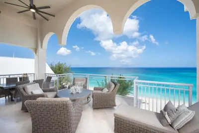 Image de Beachcomber 36 by Grand Cayman Villas