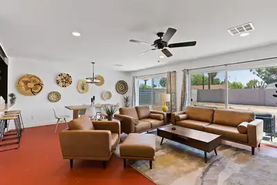 Image de Newer, Modern, Work Friendly 2 Bedroom Condo near Downtown Phx