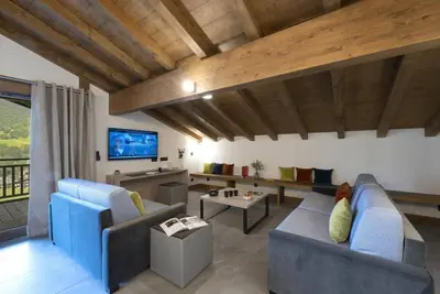 Image de Wifi, remise en forme, piscine, balcon, parking, télévision, casier à ski, 140m²