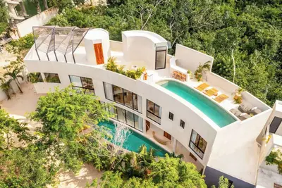 Image de Villa Jungle | 5min-> Plage | 2 Piscine Pvt | Rooftop Bbq + Cinema + Palapa Yoga
