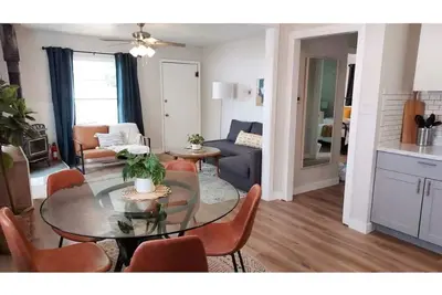 Image de Cozy 2 Bedroom with Mid-Century & Farmhouse Vibes