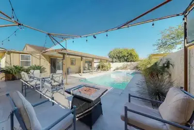 Image de Home With Pool• Spa•Game Room• Ping Pong • Firepit