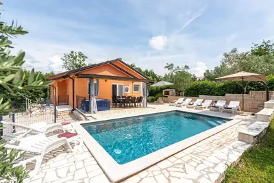 Image de Maison de vacances Brtonigla pour 2 - 7 personnes avec 3 chambres à coucher - Maison de vacances