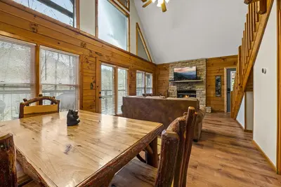 Image de Peaceful 2br/2ba cabin w/hot tub! Close to Dollywood, Pigeon Forge & Gatlinburg!
