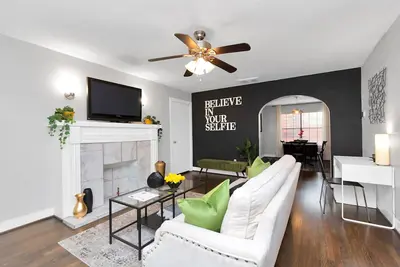 Image de Your Bold and Stunning Hidden Gem Near Everything In Houston