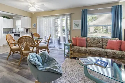 Image de \"Casita Playa\" Our Super-Cute 1/1 Beach Getaway! 6 min from Irb!