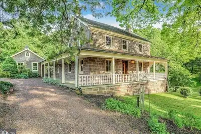 Image de A cozy, beautifully renovated 1829 farmhouse