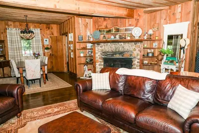 Image de Hillside Hideaway - country elegance at it's best, by Buffalo Mountain Getaway