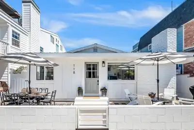 Image de Newly renovated Beach Compound with A/C & 5-car parking