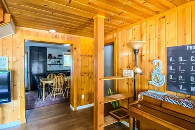 Image de Cozy 4 Bedroom Cabin by the Lake