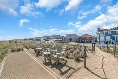 Image de Oce13092 | Upper level Oceanfront Unit! Views of beach & Ocean, pets! -Shore Points Vacations
