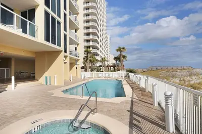 Image de Spectacular oceanfront condo with pool, hot tub, & beach access