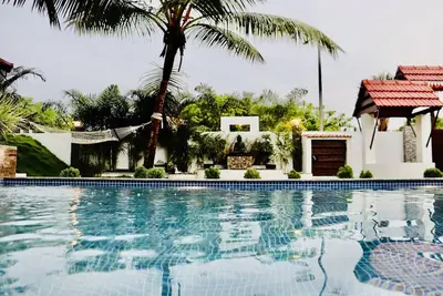 Beautiful villa w\/Private swimming pool — 15 min from the beach!