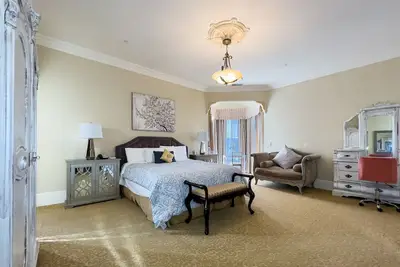 Image de King Suite in Mansion Near Beach Monterey Carmel