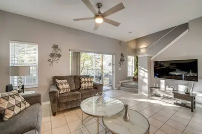 Image de 9 Mi to Disney: Resort Getaway w/ Private Patio!
