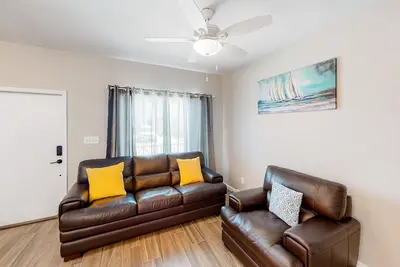 Image de Beautiful home with oceanview, pool, hot tub, central Ac, & washer/dryer