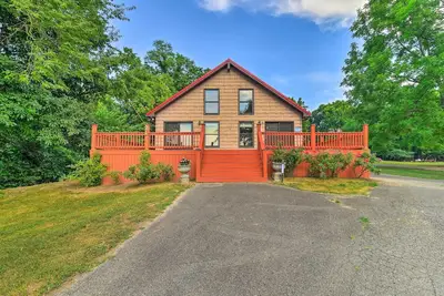 Image de 'Ryman Riviera' Home w/ Fireplace: Steps to River
