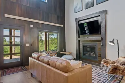 Image de Bellefish · ☼High Mountain Rustic Cabin☼Hot Tub☼Game Loft☼