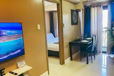 Image de 1 Br Fully Furnished Condo Across Moa with Pool and Parking - S Res. Unit 0911