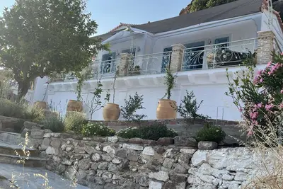 Image de Karen’s Mikro Spiti, Poros. Presented by LazyDaze