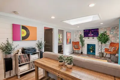 Image de ☀ Bright and Charming Single-Family Home at Baxter Lake - Dog Friendly