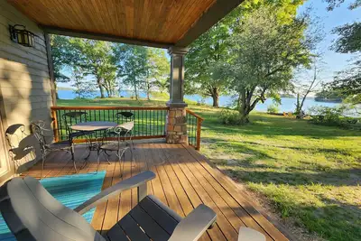 Image de Retraite de luxe insulaire sur le fleuve Saint-Laurent, aux Mille-Îles Gananoque
