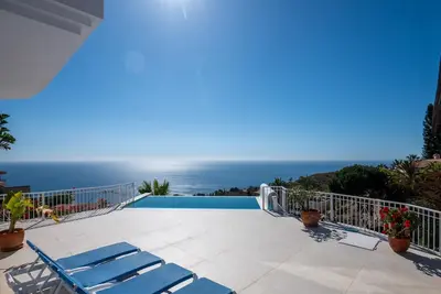 Image de Villa de luxe avec jacuzzi.