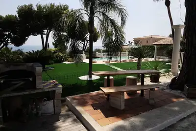 Image de Panoramic sea view in a quiet area with swimming pool - parking