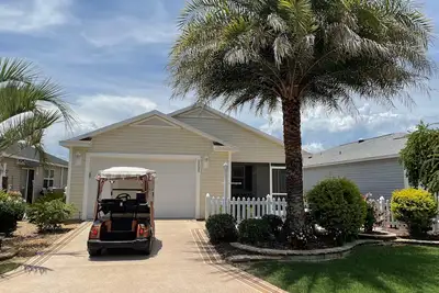 Image de Beautifully 2/2 Dog-Friendly Patio Villa w/Golf Cart, Bbq, & Free WiFi!