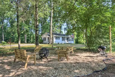 Image de 'Owl's Hideaway' in Cleveland w/ 2 Fire Pits!