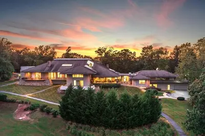 Image de Missionary Ridge Retreat- game room, putting green, tennis, & more!